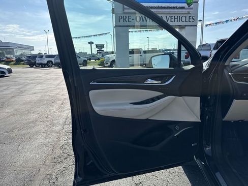 Used 2022 Buick Enclave Avenir w/ Avenir Technology Package AWD/4WD image 10