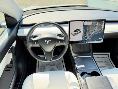 Used 2021 Tesla Model Y Long Range image 25