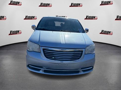 Used 2012 Chrysler Town & Country Touring-L w/ Driver Convenience Group image 2