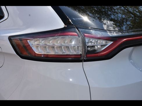 Used 2016 Ford Edge SEL FWD image 45