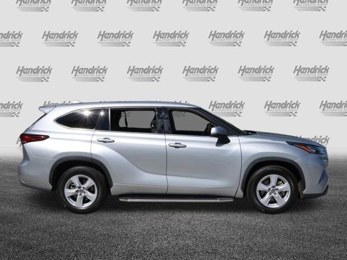 Used 2020 Toyota Highlander L FWD image 10
