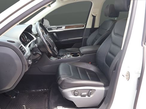 Used 2015 Volkswagen Touareg VR6 AWD/4WD image 13