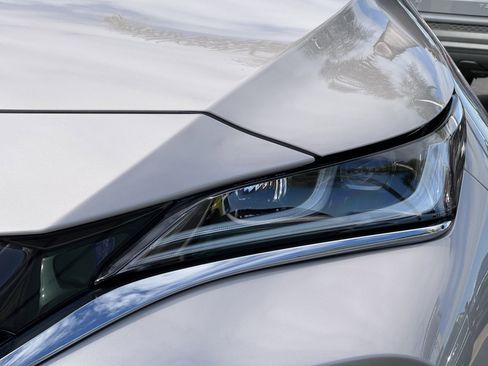 Used 2021 Toyota Venza XLE image 6