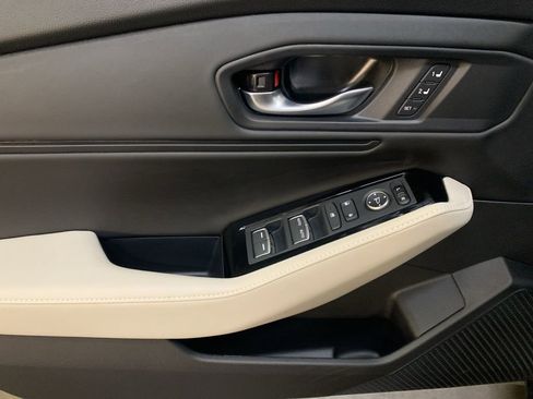 Used 2025 Honda Accord Touring image 11