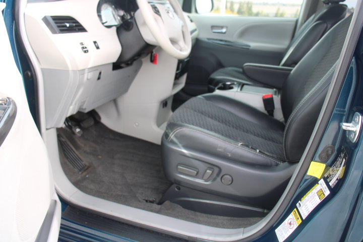 Used 2011 Toyota Sienna SE w/ Preferred Pkg FWD image 10