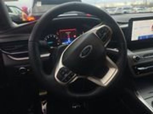 Used 2024 Ford Explorer XLT w/ Equipment Group 202A image 7