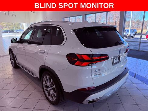 Used 2025 BMW X5 xDrive50e image 5