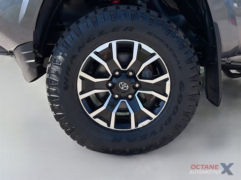 Used 2021 Toyota Tacoma TRD Sport AWD/4WD image 31