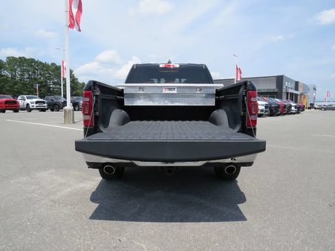 Used 2023 RAM 1500 Laramie AWD/4WD image 5