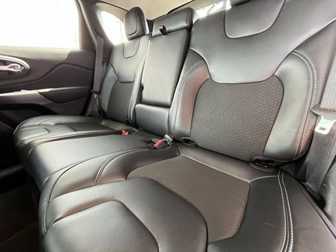 Used 2020 Jeep Cherokee Latitude Plus w/ Cold Weather Group AWD/4WD image 26