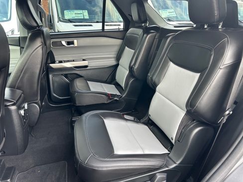 Certified 2023 Ford Explorer XLT w/ Equipment Group 202A AWD/4WD image 11