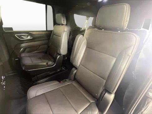 Used 2023 Chevrolet Suburban High Country RWD image 18