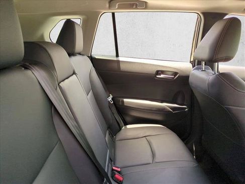 Used 2023 Toyota Corolla Cross XLE w/ Convenience Package FWD image 20