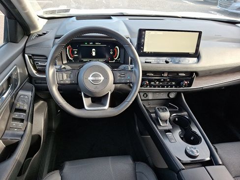 Used 2024 Nissan Rogue Platinum w/ Platinum Premium Package image 11