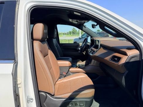 Used 2022 Chevrolet Suburban High Country w/ Max Trailering Package AWD/4WD image 11