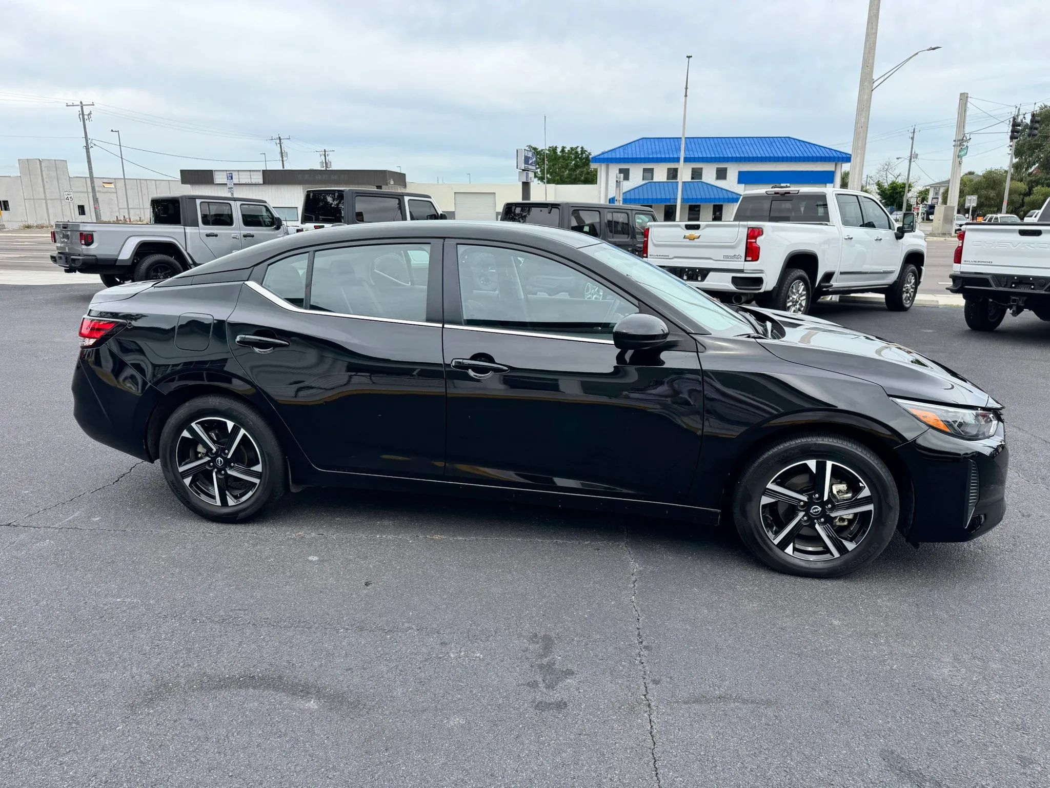 Used 2025 Nissan Sentra SV FWD image 5