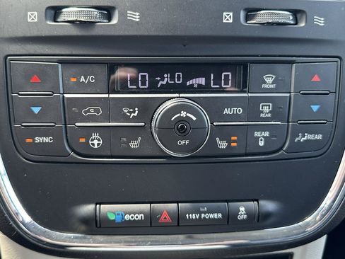 Used 2016 Chrysler Town & Country Touring w/ Driver Convenience Group FWD image 71