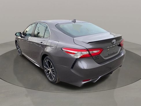 Used 2020 Toyota Camry SE image 4