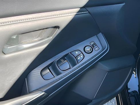 Used 2025 Nissan Sentra S FWD image 12