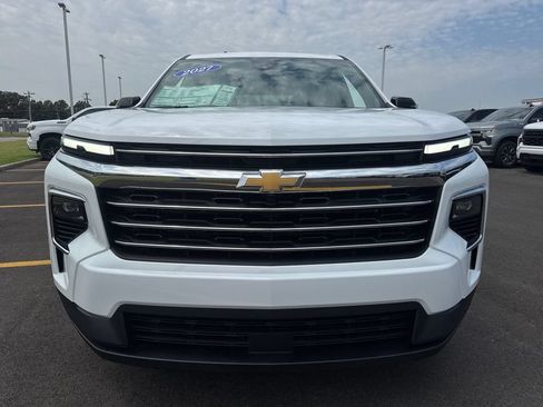 New 2027 Chevrolet Traverse LT w/ Sun and Wheel Package FWD image 9