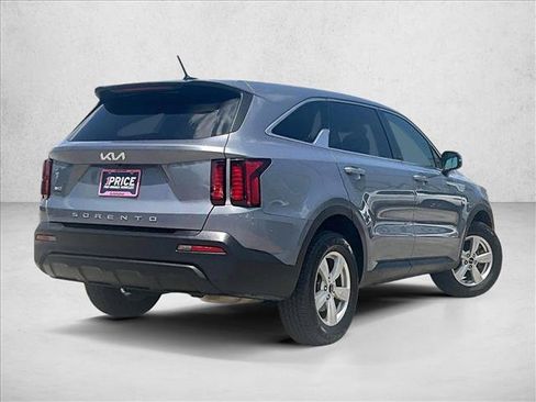 Used 2022 Kia Sorento LX AWD/4WD image 2