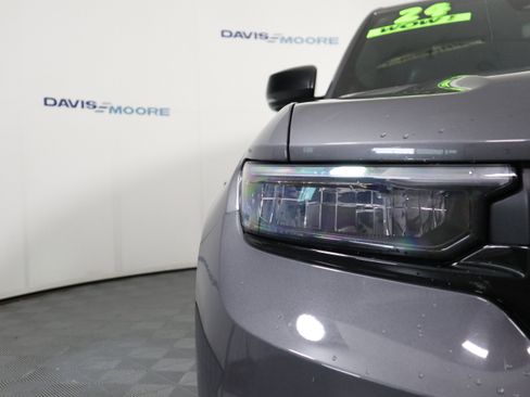 Used 2024 Jeep Grand Cherokee L Laredo image 3