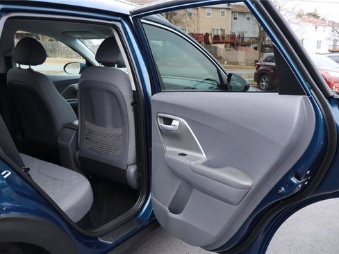 Used 2020 Kia Niro LX image 27