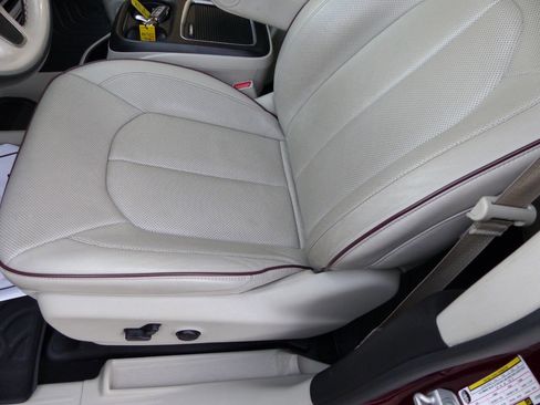 Used 2020 Chrysler Pacifica Limited FWD image 14