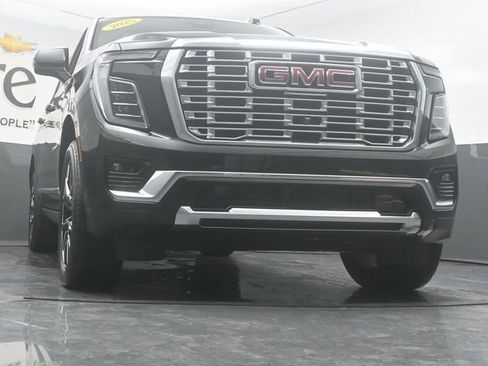 Used 2025 GMC Yukon XL Denali w/ Denali Reserve Package AWD/4WD image 3
