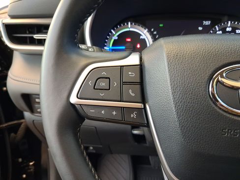 Used 2023 Toyota Highlander XLE FWD image 17