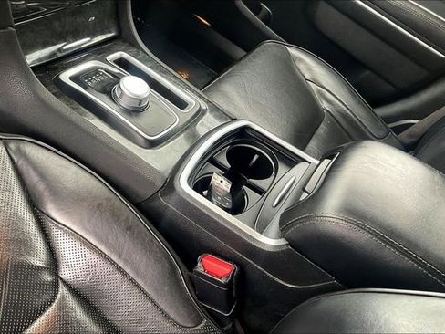 Used 2019 Chrysler 300 Limited image 14