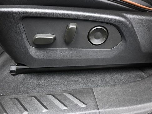 Used 2024 GMC Canyon AT4 w/ Technology Package image 33