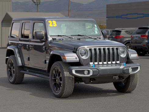 Used 2023 Jeep Wrangler Sahara AWD/4WD image 7