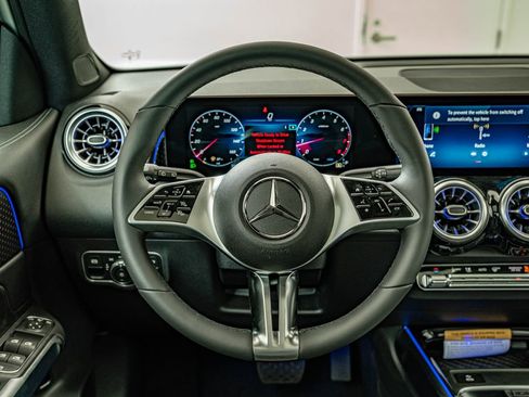 New 2026 Mercedes-Benz GLB 250 4MATIC image 21