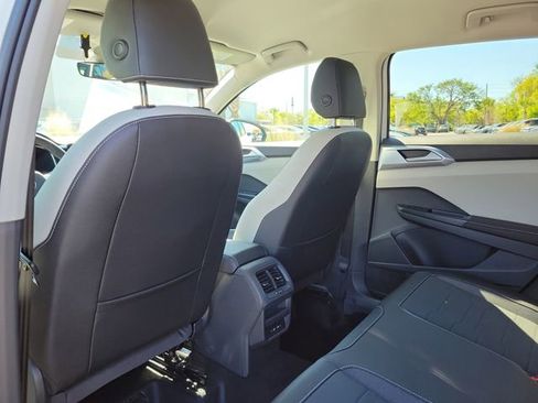 New 2026 Volkswagen Taos SE FWD image 11