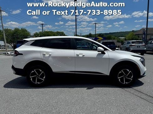 Used 2023 Kia Sportage LX AWD/4WD image 8