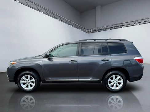 Used 2013 Toyota Highlander SE AWD/4WD image 2