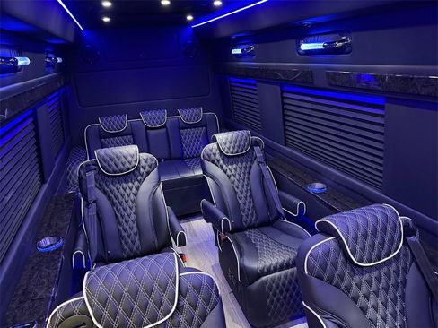 Used 2024 Mercedes-Benz Sprinter 3500 image 2