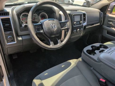 Used 2018 RAM 1500 Classic SLT AWD/4WD image 10