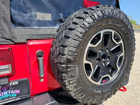 Used 2015 Jeep Wrangler Unlimited Rubicon image 5