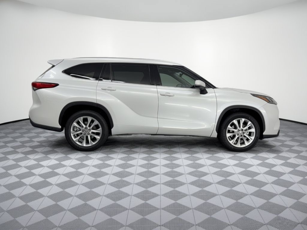 Used 2022 Toyota Highlander Limited FWD image 8