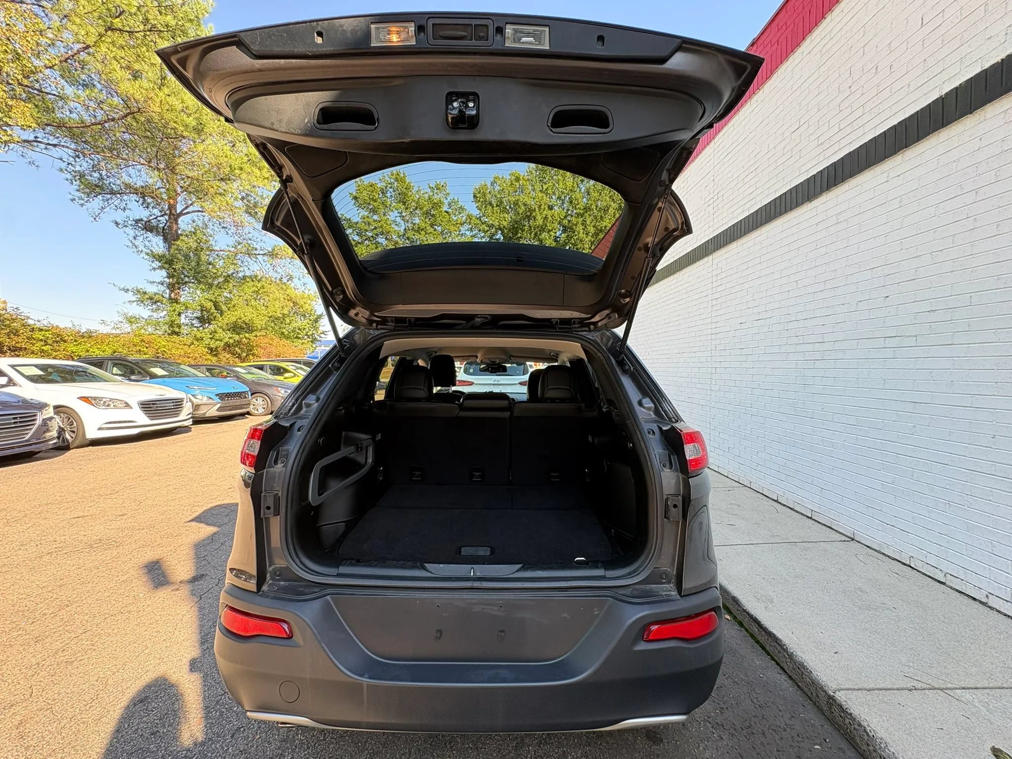 Used 2017 Jeep Cherokee Limited FWD image 20