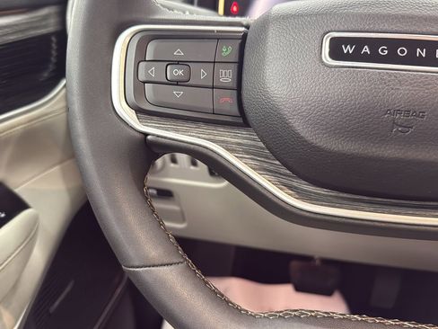 Used 2024 Jeep Wagoneer L Series II RWD image 16