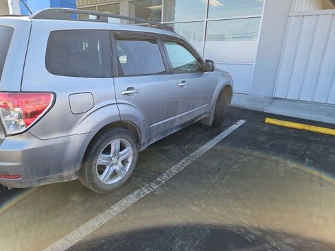 Used 2010 Subaru Forester 2.5X Premium image 6