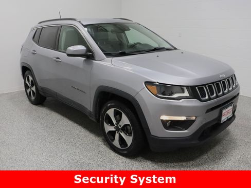 Used 2017 Jeep Compass Latitude w/ Popular Equipment Group image 4