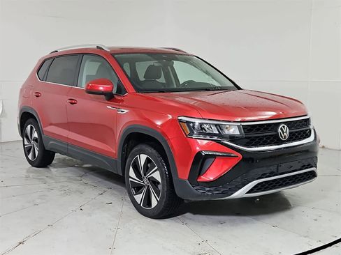 Certified 2024 Volkswagen Taos SE image 8