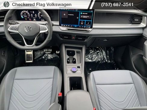 New 2026 Volkswagen Tiguan SE R-Line image 28