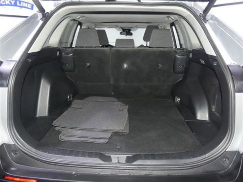 Used 2019 Toyota RAV4 XLE w/ Convenience Package image 9