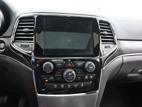 Used 2022 Jeep Grand Cherokee Limited AWD/4WD image 18
