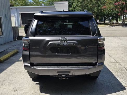 Used 2019 Toyota 4Runner SR5 AWD/4WD image 4